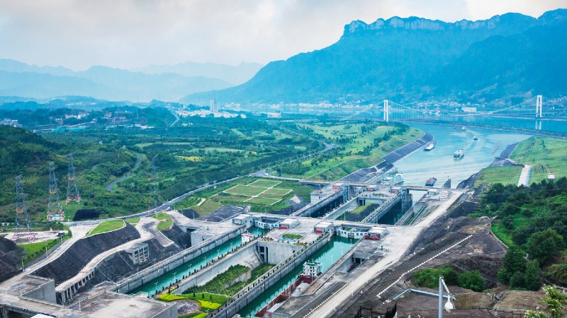 demning, elv, fjell og b�ter