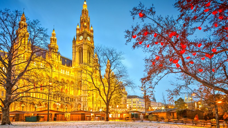 R�dhuset i wien opplyst om kvelden