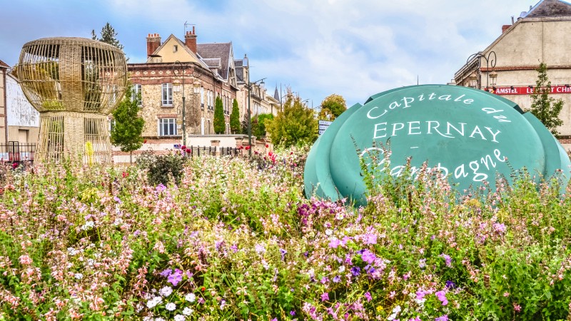 Gate og blomster i Epernay
