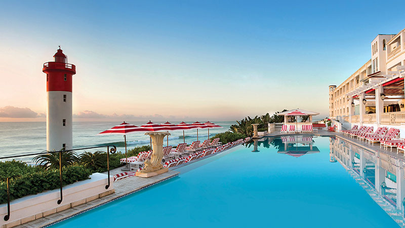 Basseng p� The Oyster Box Hotel ved stranden