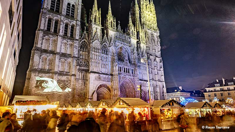 Julemarkedet foran katedralen i Rouen
