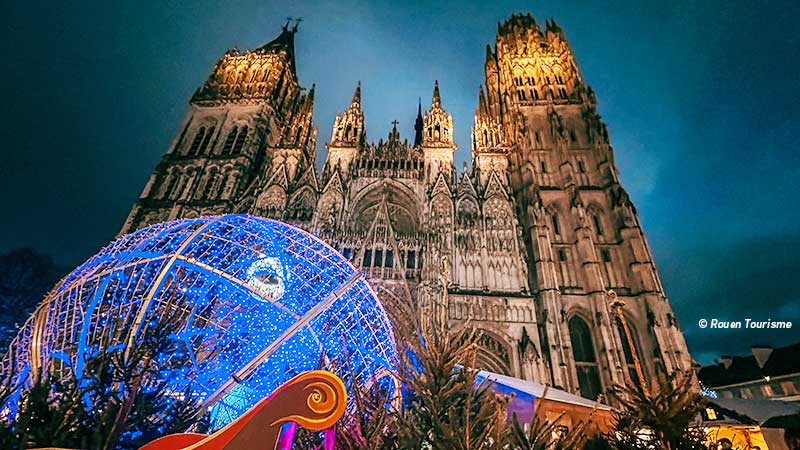Julemarkedet foran katedralen i Rouen