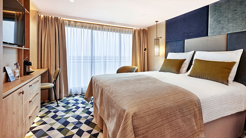 Midtdekk (Ruby Deck) / Øvre dekk (Diamond Deck)