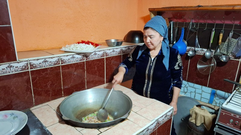 Matlaging med lokal uigurisk familie