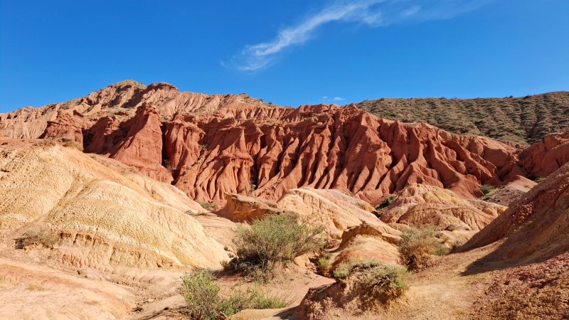 Skazka Canyons spesielle gyllenbrune fjellformasjoner 