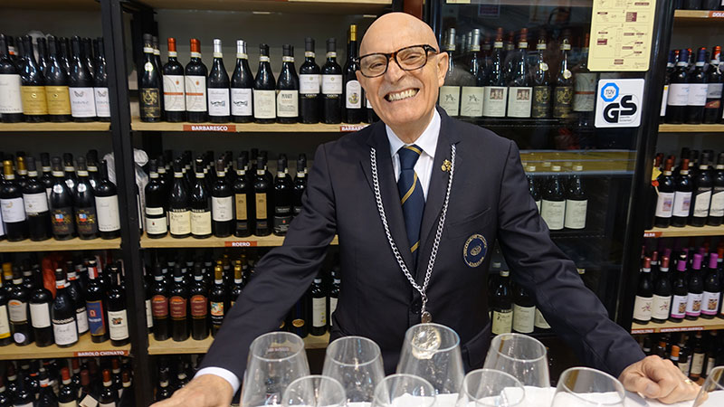 Maggiordomo (hovmesteren) p� tr�ffelfestivalen i Alba