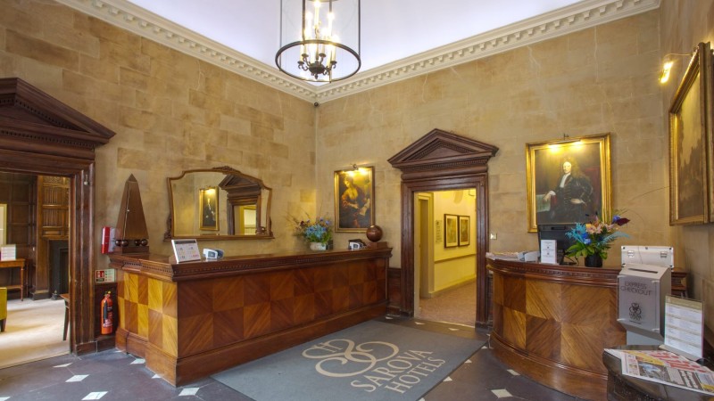 Resepsjonen p� Sir Christopher Wren Hotel and Spa